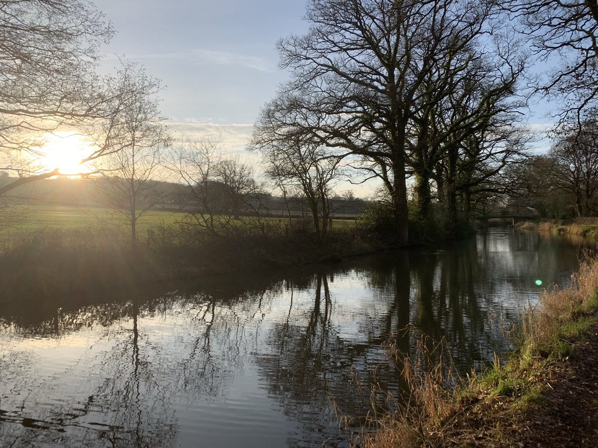 middevonshow's tweet photo. The Sun in back out along the lovely Canal
#middevonshow #tiverton #grandwesterncanal #middevon #devon #canal #halberton #sun #water #trees #winter #lockdown @GWCanalRangers https://t.co/YkBrecVVVJ