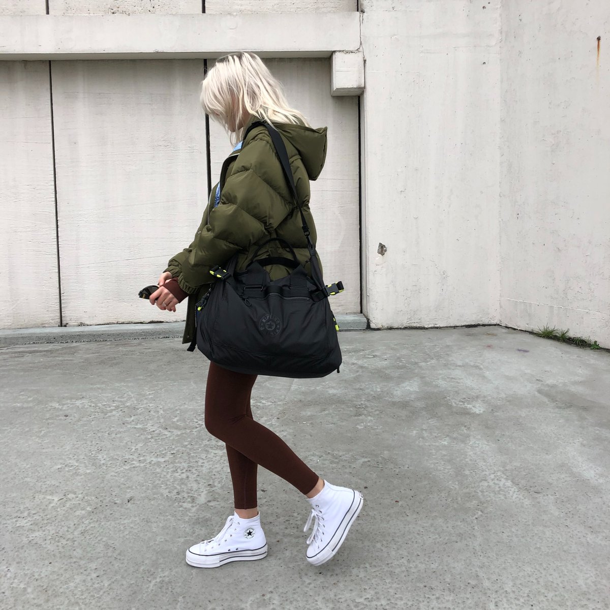 KiplingGlobal's tweet photo. Kala M in Spicy Black is sleek, made from recycled PET bottles, and best for on-the-go. #LiveLight #recycletogether https://t.co/U1w4B5G7Ki https://t.co/z2HqtMPdrj