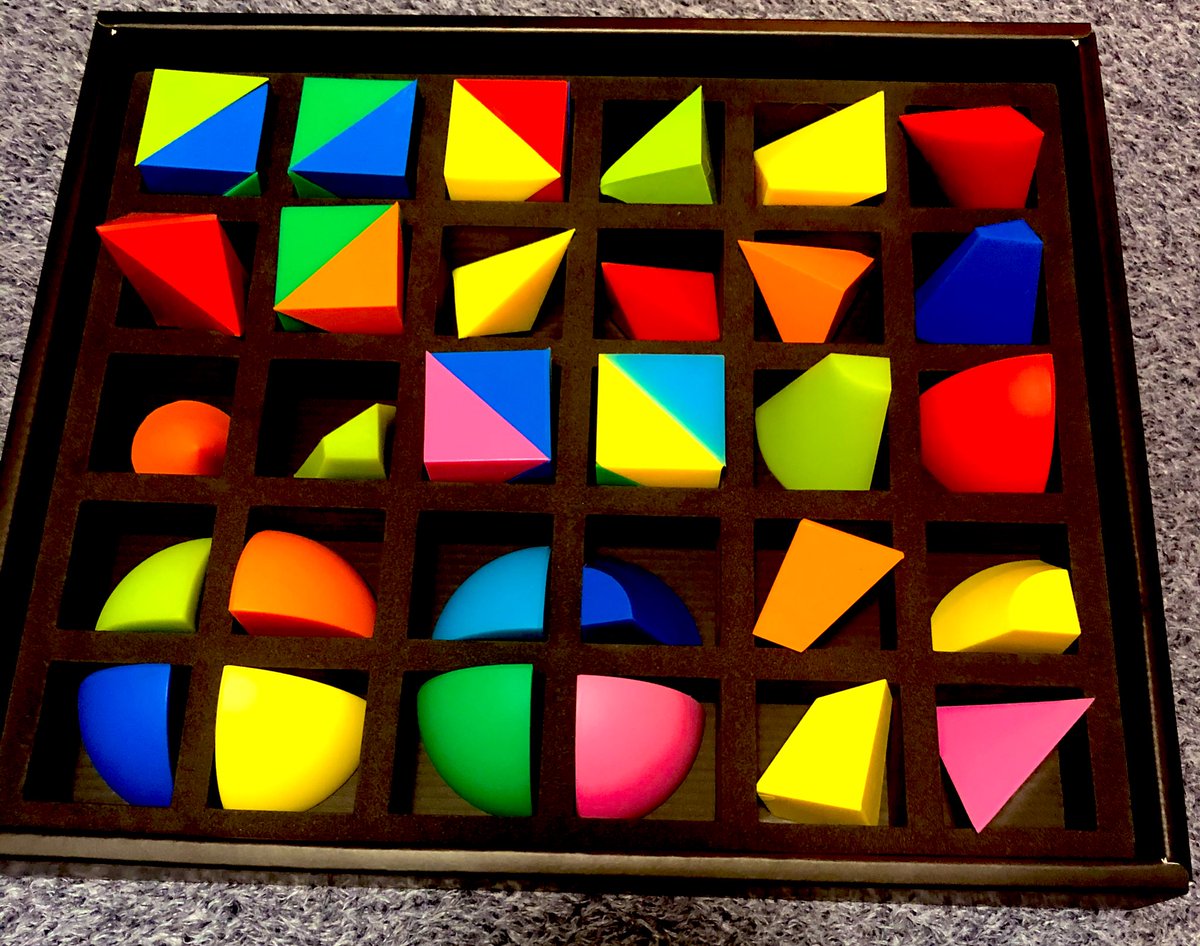 お受験ママ時々女医 21小受 緊急事態宣言で退屈な日々を送る息子へと祖母から届いたiqつみき シリコンゴム製で立体的な形が作れます 積み木好きの息子 楽しい様でせっせと遊んでいます 簡単にくっつくし大人も楽しい カラフルで可愛い 知育