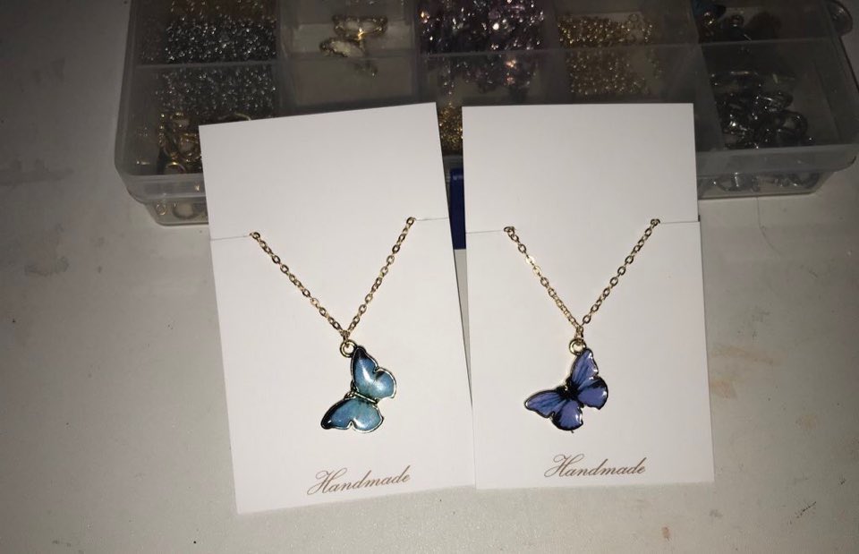 Drop_the_water's tweet photo. 🦋 파란 나비목걸이🦋
🦋#RT 추첨 한분 만들어 드립니다 !!
🦋실물이 훨씬 예뻐요
🦋길이 : 50cm 수정가능성⭕️
🦋입금폼 기간 : 1/16-1/19
🦋가격 : 개당 4500₩
🦋타래 사진올리겠습니다 ☺️
🦋질문 : 에스크, 페잉, 카톡
🦋배송 : @dropwater_post

https://t.co/XchzQoDLIE… https://t.co/e0ToyzRO7i
