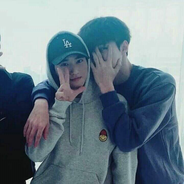 junmyeon and sehun being two pretty best friends— a thread