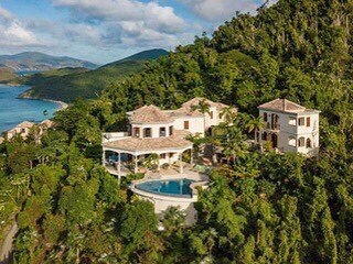 AlexsLemonade's tweet photo. Pack your bags and prepare for pure luxury during a one-week stay in St. John, part of the U.S. Virgin Islands. Enjoy your time at a stunning private home located in the hills of the highly revered Peter Bay. Bid now - https://t.co/Kn9tvjBQRh https://t.co/I399xH5PYh