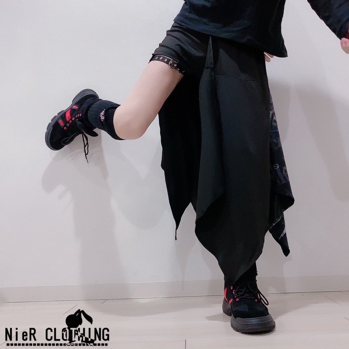 NieR_tokyo's tweet photo. 🚫新作案内🚫

変則フラップスカート付きパンツ
【彼岸花】

個性的かつセクシーな着こなしが楽しめる商品になります。

右足のベルトはご自身のサイズに合わせて調整可能☆

ウエスト部分はゴム入りで着脱楽々☆

是非この機会にゲットしてください🐰

↓詳細はこちらから↓
https://t.co/2oBH6xJJ8F https://t.co/VgIjpSCyAH