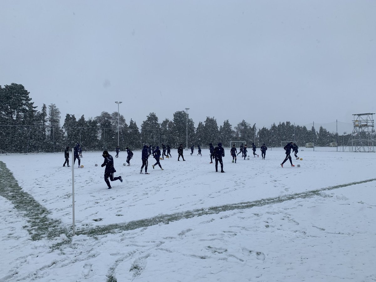 ❄️ Our youth team putting the work in this morning at a snowy Playford Road this morning! ⚽️ #itfc #football #snow