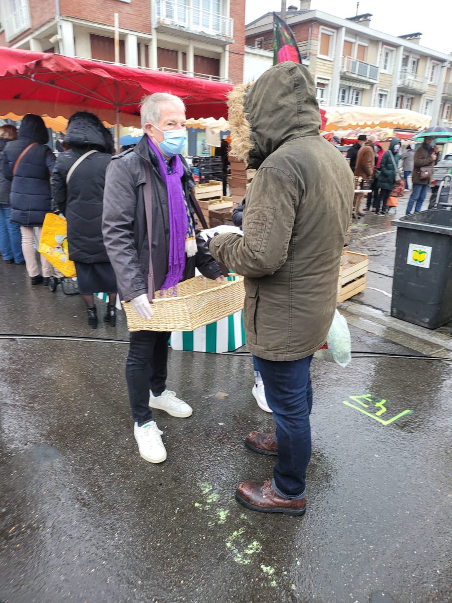 A Lisieux, à Touques, à Deauville, l’équipe <a href="/CalvadosUdi/">UDI Calvados</a> était sur le terrain ce matin pour présenter notre candidature, sous un beau temps normand ☔️ #regionales2021