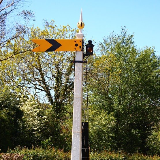 BodminGeneral's tweet photo. For this weeks Friday Quiz question, what type of signal is this?
A. Home Signal
B. Distance Signal
C. Disc Signal
D. Fixed Distance Signal
Answers in the comments!
π· Jason Ellway
#heritagerailway #bwrbackontrack #fridayquizquestion https://t.co/HByKdzUjD0