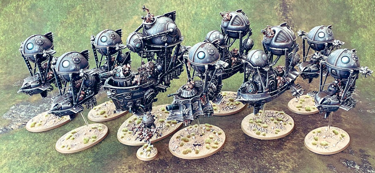 BenJohnson0013's tweet photo. Bonn Jensen and Chief Engineer, Vigus de Morenigo return with an upgraded Iron Squadron including a retrofit for the Sigmar’s Hammer. Great little project and lots of fun linking it back to Bonn my Anvilgard Steam Tanks. #WarhammerCommunity #AoS #KharadronOverlords #ReturnofBonn https://t.co/vn3NbDWLq3