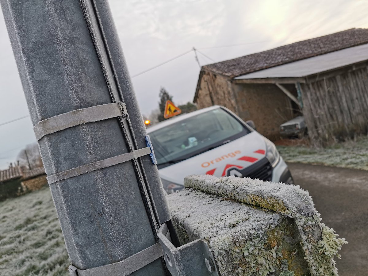 NicoRZD's tweet photo. Samedi de renfort dans le froid en Charente #UISO @OrangeNvAquit #ESFUISO https://t.co/2yw7qBJEtT