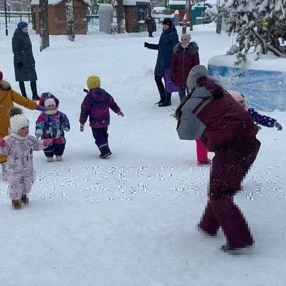 16 января  в Детском парке состоялся танцевальный марафон «Эх, валенки!». Гости программы в 11.00 собрались возле сцены и  вместе с ведущей «на волне позитива» отправились в путешествие.