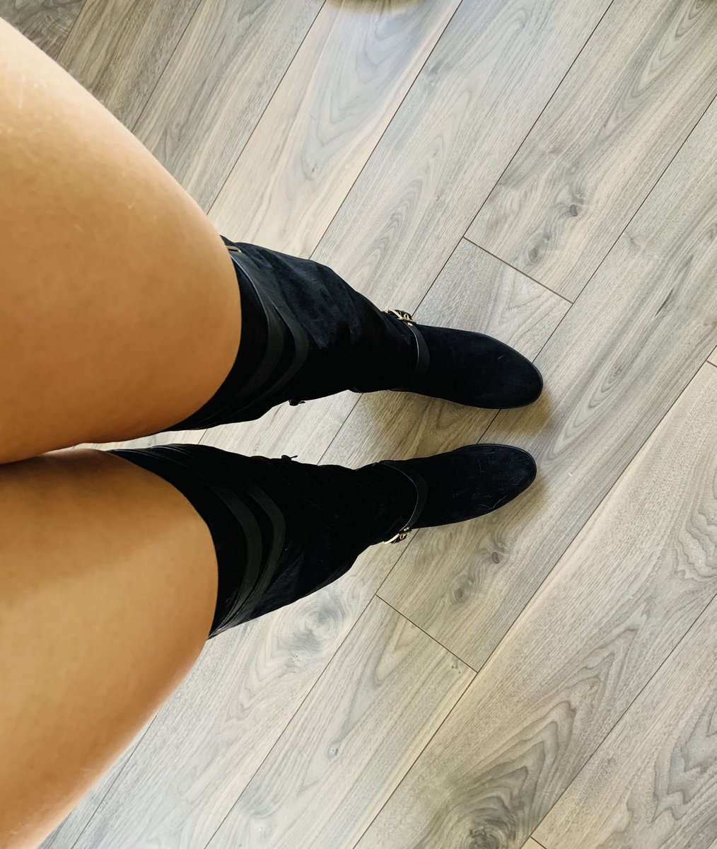 Desiree28134888's tweet photo. Wearing just boots 😚link in bio. #ThiccThighs #thic #mistress #bigboob #curvybody #curvy #submissions #Feet #feetlover #sellingcontent #kink #kinky #bbw #onlyfansgirl #boots #DominateMe #fatgirl #postbaby #mombod #mombody #BIGBUTTBBW #plessure #SneakPeek #tease #booty https://t.co/RDHfV0BShN