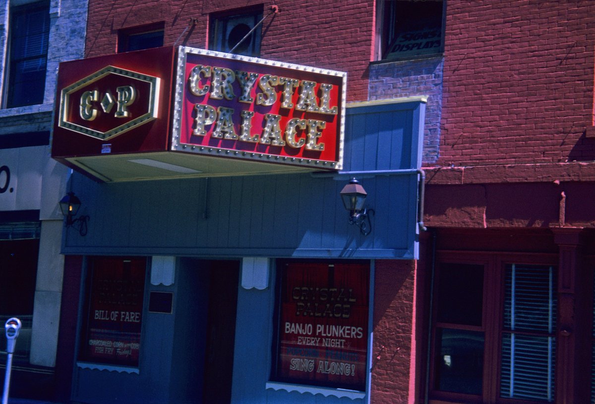 Aside from historian H.Russell Zimmerman, few cared about the hotel's historic value. It was remembered as the Crystal Palace, a jovial singalong piano bar (and gay haven) of the 1960s. Oddly, it avoided demolition during 794, unlike The Black Nite directly across the river. (8/)