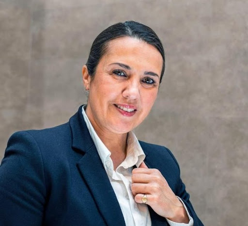 Se llama Eva González, nació en Extremadura y su padre emigró de la España franquista en los 70 para trabajar en Holanda. Es la abogada que ha tumbado al gobierno xenófobo de los Países Bajos destapando el sistema de discriminación institucional contra los inmigrantes. Enorme.