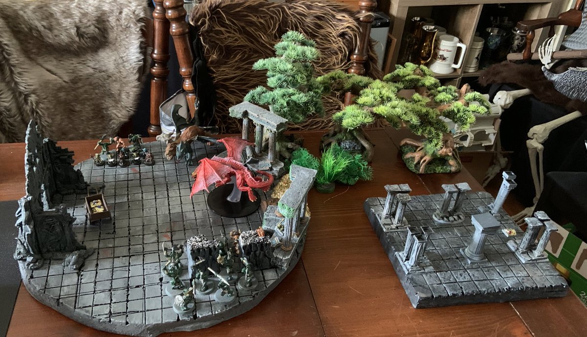 Jacinto59731664's tweet photo. #dungeonsanddragons TONIGHT! #waterdeep #warriorsofwaterdeep #harvestshieldmountain #undead #zombies #necromancer #bugbears #goblins #orks #chimera #red #dragon #reddragon God I love Dungeons&amp;Dragons:) https://t.co/sAIpa5s6qo