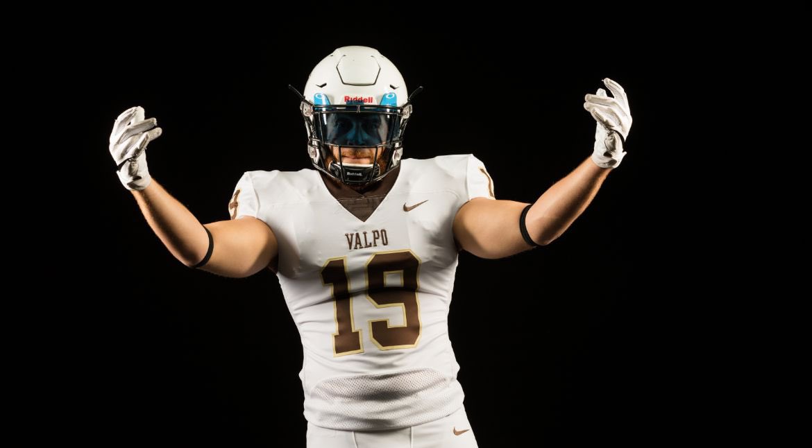 Tabb Layton (@tabb_layton) on Twitter photo I am extremely blessed to say i’ve received my first D1 Offer from Valparaiso University! Thank you for the awesome visit today. <a href="/coachbustleb/">Brad Bustle</a> <a href="/CoachLFox/">Landon Fox</a> <a href="/5StarPreps/">5Star Preps</a> <a href="/prepxtra/">PrepXtra</a> <a href="/CSmithScout/">Chris Smith</a> I am extremely blessed to say i’ve received my first D1 Offer from Valparaiso University! Thank you for the awesome visit today. <a href="/coachbustleb/">Brad Bustle</a> <a href="/CoachLFox/">Landon Fox</a> <a href="/5StarPreps/">5Star Preps</a> <a href="/prepxtra/">PrepXtra</a> <a href="/CSmithScout/">Chris Smith</a>