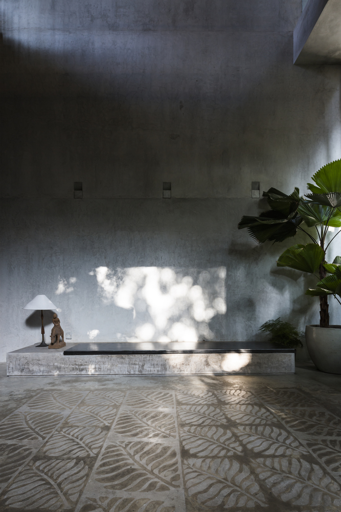 UncubeCo's tweet photo. "When all the doors are opened, the nature could be invited to flow inside and later on, the outdoor feeling would be provided for the whole building. By that meaning, the natural elements are always welcomed to be one part of the house as the client’s request."
 
Thong House https://t.co/AvNMlT5cnv