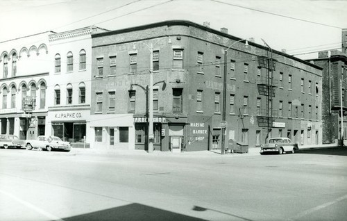The River Queen was located in the Cross Keys Hotel (400 N. Water St.) a historic landmark that was never respected as such. The Cross Keys (built 1843) housed many founding fathers when they first arrived. It was one of the oldest, if not THE oldest, structures in the city. (7/)