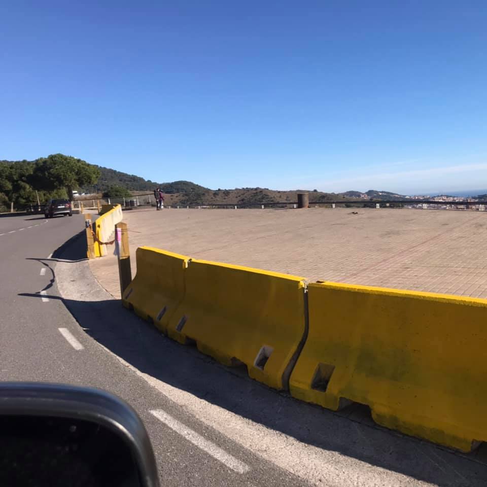 OnVasBarcelona's tweet photo. Mirador de Vallvidrera. Colau te una gran debilitat pels blocs de formigó tot i la seva perillositat i que ja s'han cobrat una victima, no hi ha res que l'aturi. https://t.co/SuBpwxE0PI