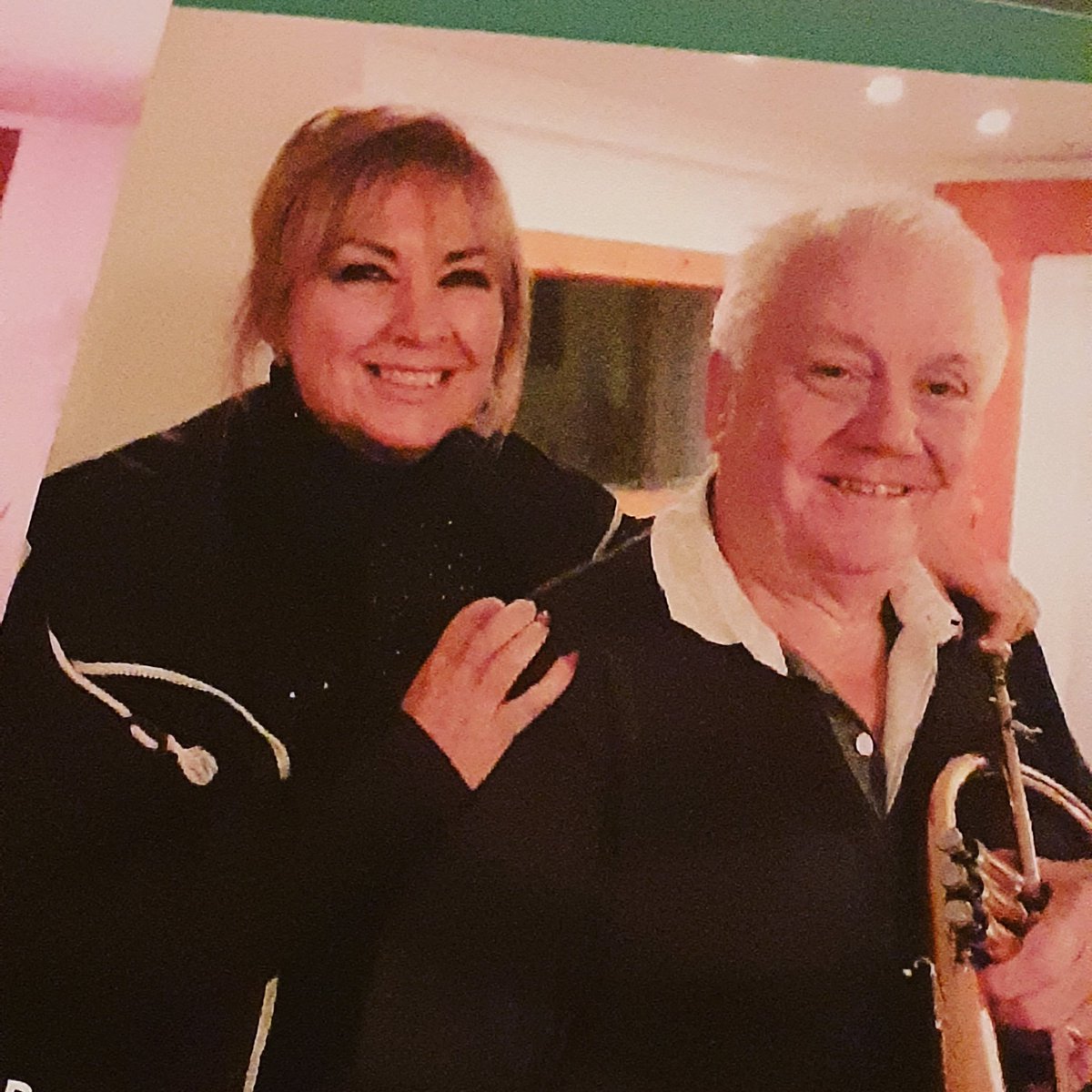 elainegilmore15's tweet photo. Absolutely LOVE what this man added to my album! Stunning if I say so myself! "Love is still the answer" @elainegilmore.com
#newalbum #bruceadams @ShabbeyR @mikeywelshconex @RecordsSwnd @BBCRadioWales @swansealife @ElioPace #reviews #Respect https://t.co/WAHf7ftB2c