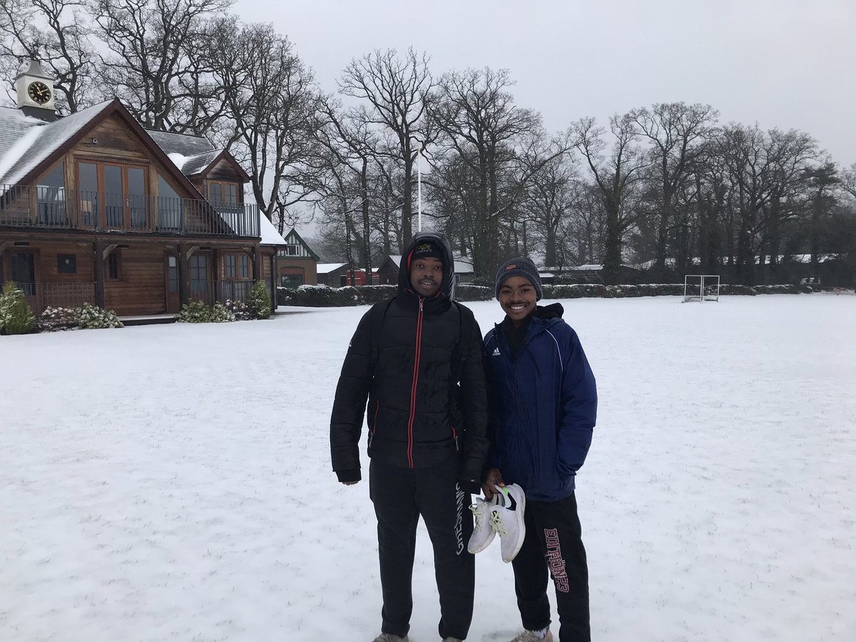Farfield2015's tweet photo. Snow for the first time for the Zimbabwe boys! 🇿🇼 ☃️🌨🌨⛷❄️ https://t.co/zjKehLz6PV