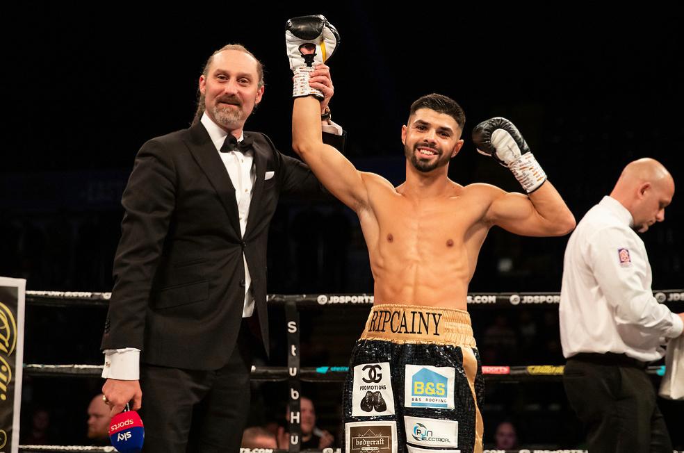 CarlGreavesPro's tweet photo. FIGHT ANNOUNCEMENT coming very soon for Nottingham's unbeaten @BradDaws2 nice fight for him he best not forget his 😎😜 https://t.co/cHgOz3QY3I