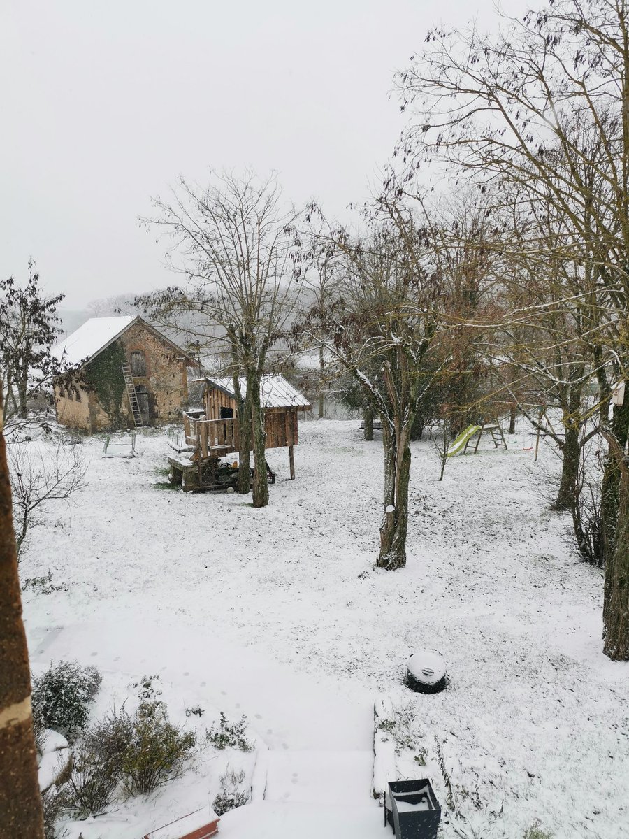 Veaulin1's tweet photo. #goodbyetwitterworld
Une journée formidable en #puisaye
#neigeverglas #fenetreouverte #snow #FrAgTw https://t.co/IP8Z9pVoJE