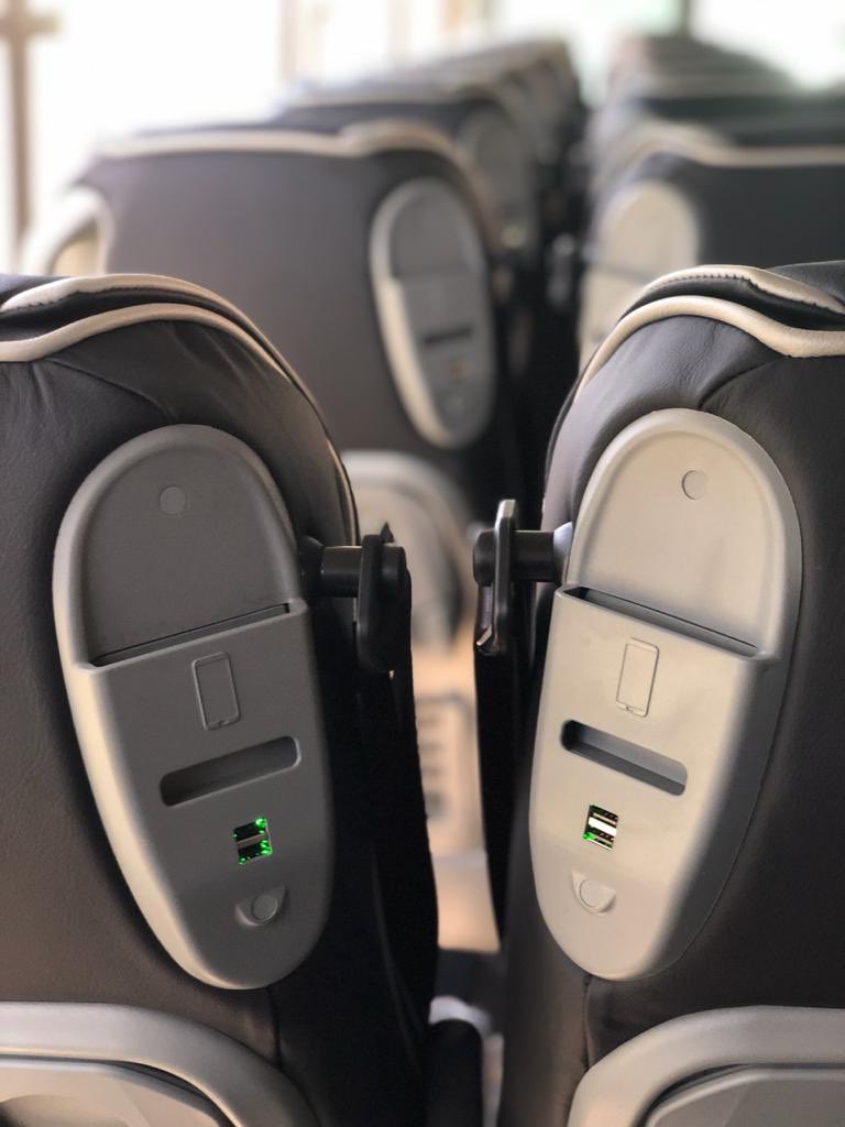 DIKARchile's tweet photo. Un cambio de look a tu bus , nunca es tarde. Esta vez el new look fue sobre un Viaggio 1050 año 2014. Para las empresas @YanguasBus . Incorporamos butacas certificadas de cuero . Cinturones de 3 Puntas
USB
Mesas en cada butaca. https://t.co/7oEMwNF6z3