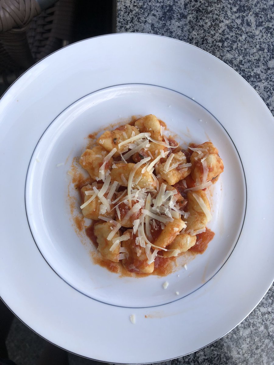 CBCookingClub_'s tweet photo. ✨ Gnocchi ✨
• 700g of potatoes (3 or 4)
• 120g of flour (1 cup proximally)
• 1 egg
• 1 and 1/2 teaspoon salt
• sauce of preference
• parmesan cheese
#CBCookingClub
#CookingWithCait https://t.co/9J8MaFfmcD