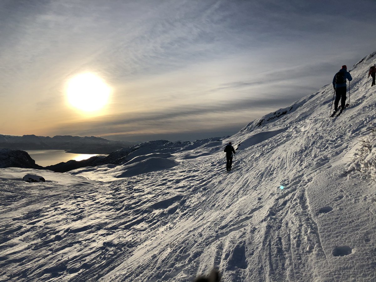 Montagne, fjord, neige et entouré d’amis... que demander de plus🔥