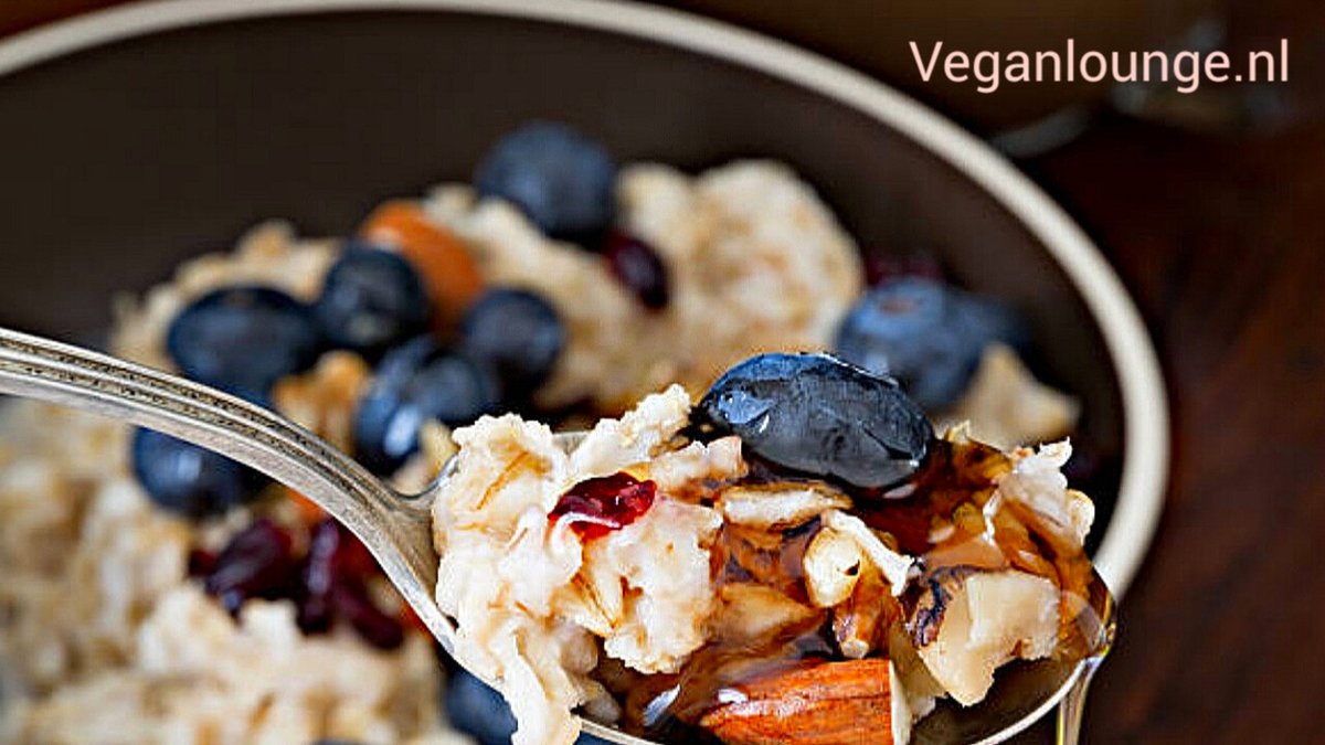 DE BESTE HAVERMOUTPAP RECEPT OOIT - VOOR ONTBIJT 
Ik laat je in deze video zien hoe je de beste havermoutpap recept voor ontbijt kunt maken.  Dit recept is echt lekker. Boordevol vezels en proteïnen.  Ik geniet er vooral van  tijdens de koudere dagen. =>> bit.ly/3ilanMG