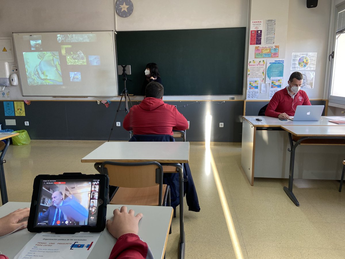 Miquel Roca, participa en el proyecto educativo: Tengo una pregunta para usted.
Miquel Roca, uno de los siete padres de la Constitución Española,  participa en el proyecto educativo “Tengo una pregunta para usted”.  tengounapreguntaparausted.com