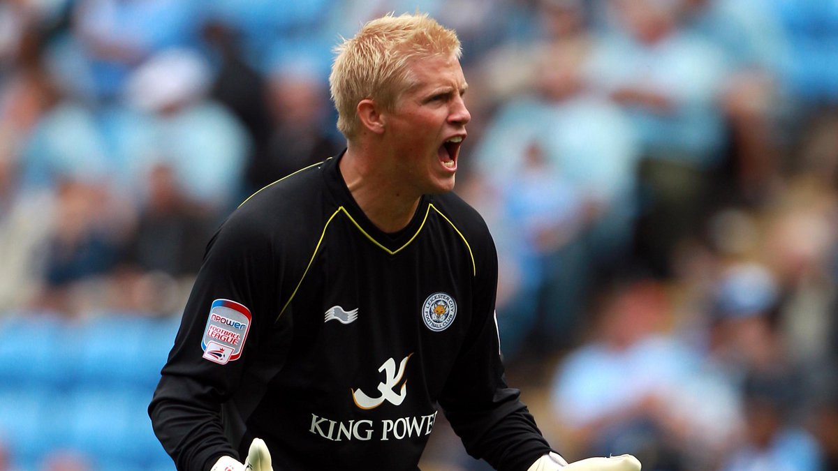 LCFC's tweet image. Set for his 4️⃣0️⃣0️⃣th Leicester City appearance 🦊

Congratulations, Kasper! 👏