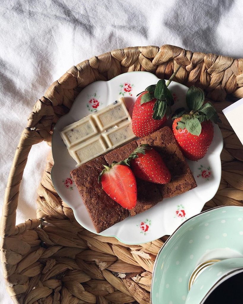 تمادى في سعادتك نحو الأشياء البسيطة والصغيرة، الغير مُكلفة التي يُحبها قلبك كثيراً وينظر لها الآخرين بأنها عادية جداً ولا تعني شيء، تمادى ولا تخَف🍫🍓☕️🌱.