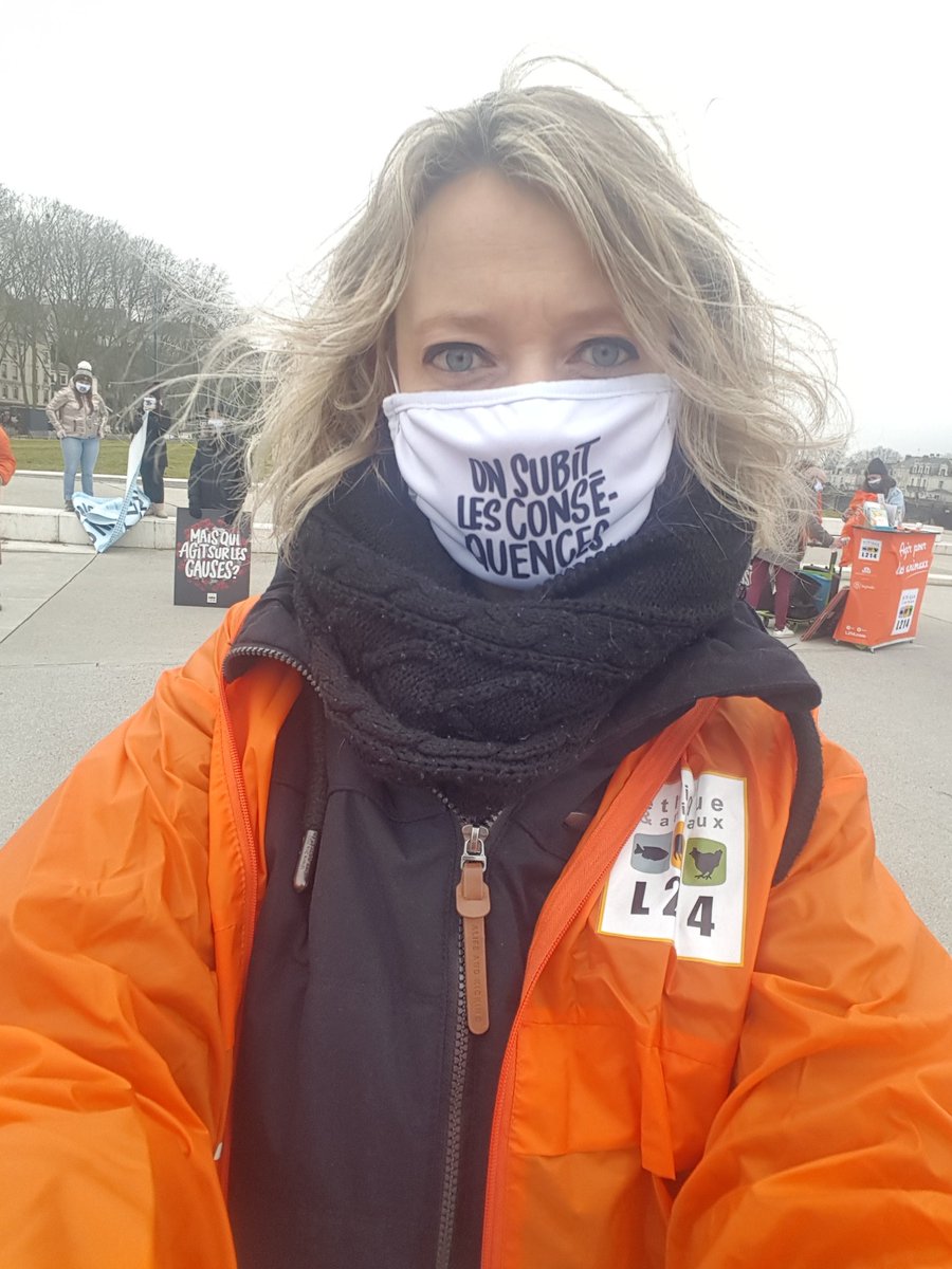 SchweitzerClair's tweet photo. Venez vous informer et signer la pétition #onsubit @L214 faites le lien entre élevage intensif et zoonose! Esplanade  coeur de Maine #Angers https://t.co/qjzrrh6y18