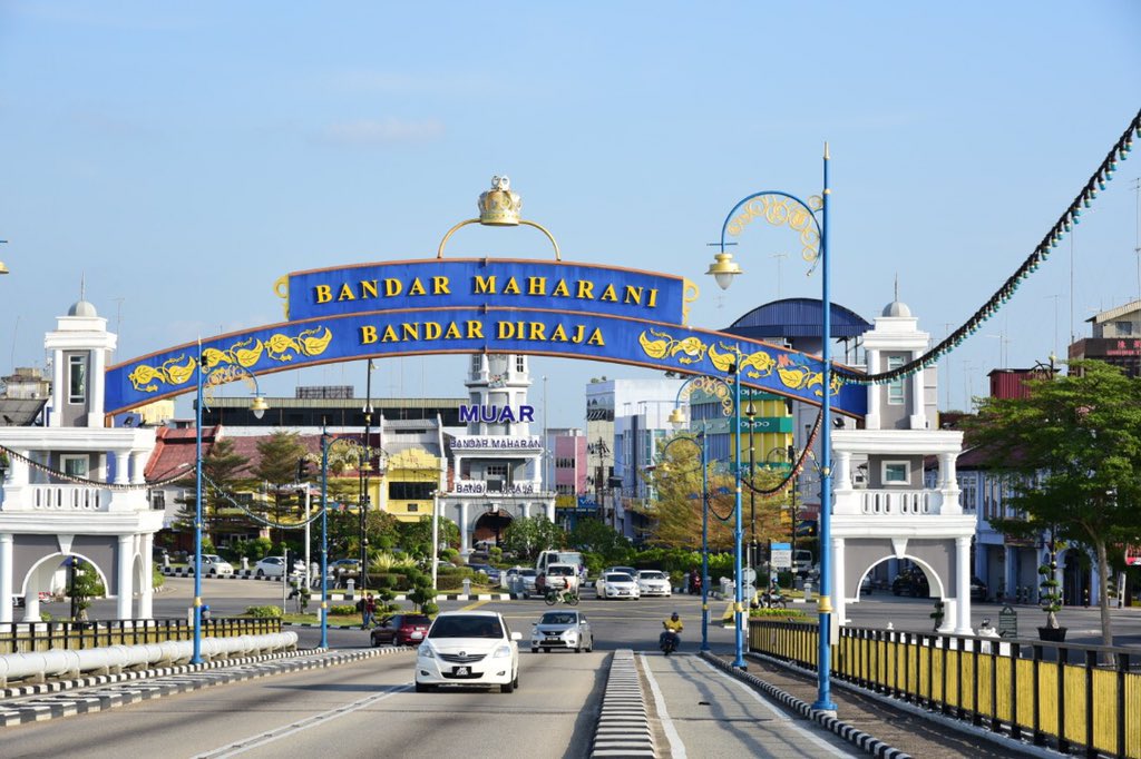 twt_muo's tweet photo. Muar merupakan daerah ke-2 terbesar di utara Johor. Mendapat gelaran Bandar Diraja pada tahun 2012 cukup membuktikan bahawa ia sebuah lokasi istimewa yang wajib dikunjungi.  Dihiasi dengan landskap yang cukup indah terutamanya di kawasan bandar dan Taman Rekreasi Tg. Emas. https://t.co/ivFfgmDyVq