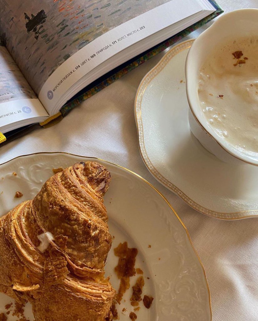 غيّر من روحك بكل خطوة تخطوها بكل عثرة تواجهك في منتصف الطريق تعلم من حياتك تفاصيل جديدة🥐☕️⭐️.