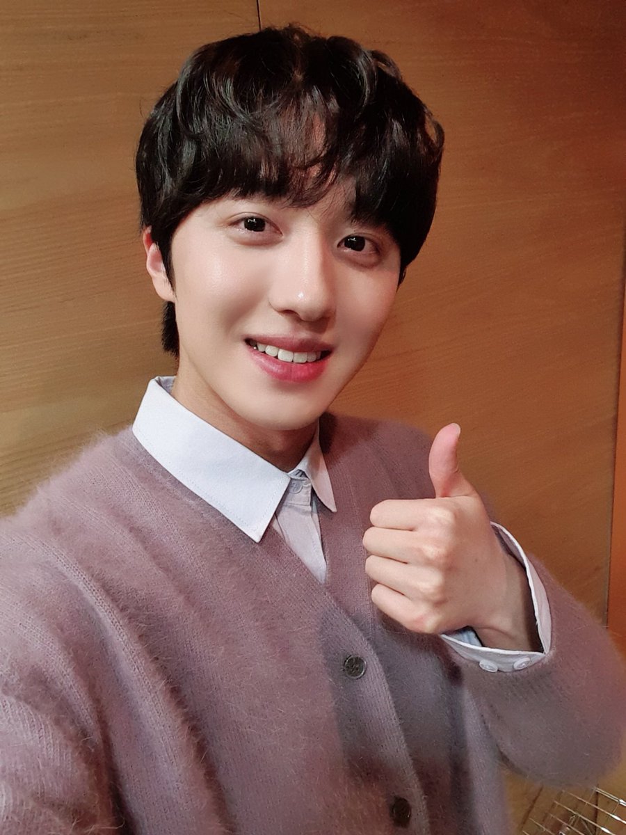 Ewig_sf9's tweet photo. 말랑복숭아찬희한번보고가세요
#HAPPYCHANIDAY
찬희그림움검색해서노래한번들어보세요
#흰눈처럼내린_1월의선물_찬희
진짜노래완전최고임정말들으면계속듣게된다
@SF9official https://t.co/UHmJ4VFevP