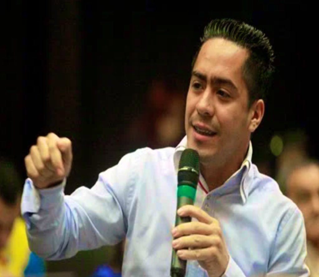 oscar_anonymous's tweet photo. Estimado #Mundo Querid@ #Venezuela #Socialismo #Init #Ocya #AyCo #AI #IA #IoT #Hackers #Lideres
«Nuestra prioridad no es un cargo, sino hacer irreversible la #Revolución»
#RobertSerraVive https://t.co/o6WRpqINg7
