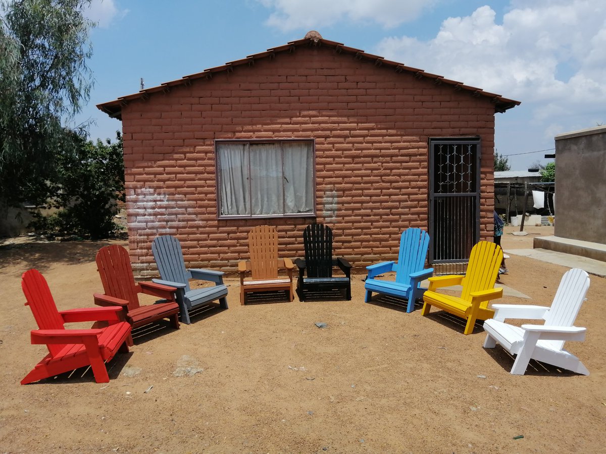 PalletFurnitur3's tweet photo. Andirondack Chairs
R500 each chair
R300 coffee table
Available in the colour of your choice
We based in Pretoria.
For orders
067 166 8736 /073 438 0800
sales@mchunuprojects.co.za
#IfIWinLotto
#DJSBU
#EFFPresser
# https://t.co/OJS34LiIc5