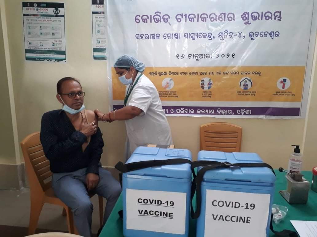 ImaOdisha's tweet photo. State Secretary Dr Braja kishore Dash getting the first dose of COVAXIN. IMA stands with government in fight against COVID. https://t.co/OWfCdfJcnI