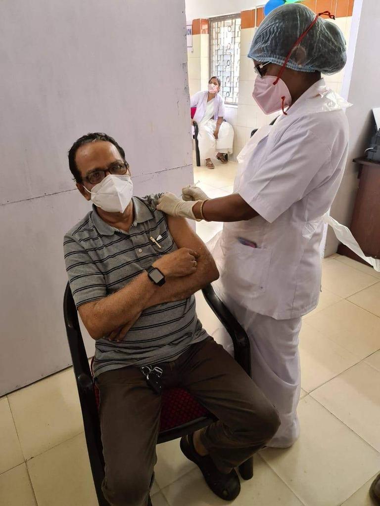 ImaOdisha's tweet photo. State President Dr KK Panigrahy getting vaccinated against COVID
IMA stands with Government in the Fight against COVID. https://t.co/wqLeIpG2V5