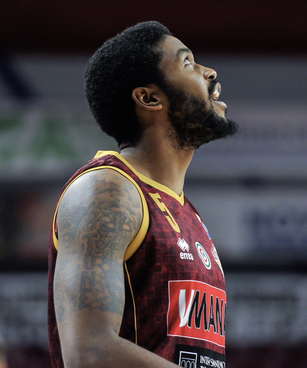 REYER1872's tweet photo. 👀🔥 

#Julyan #lastoriacontinua https://t.co/esg4tRV5mX