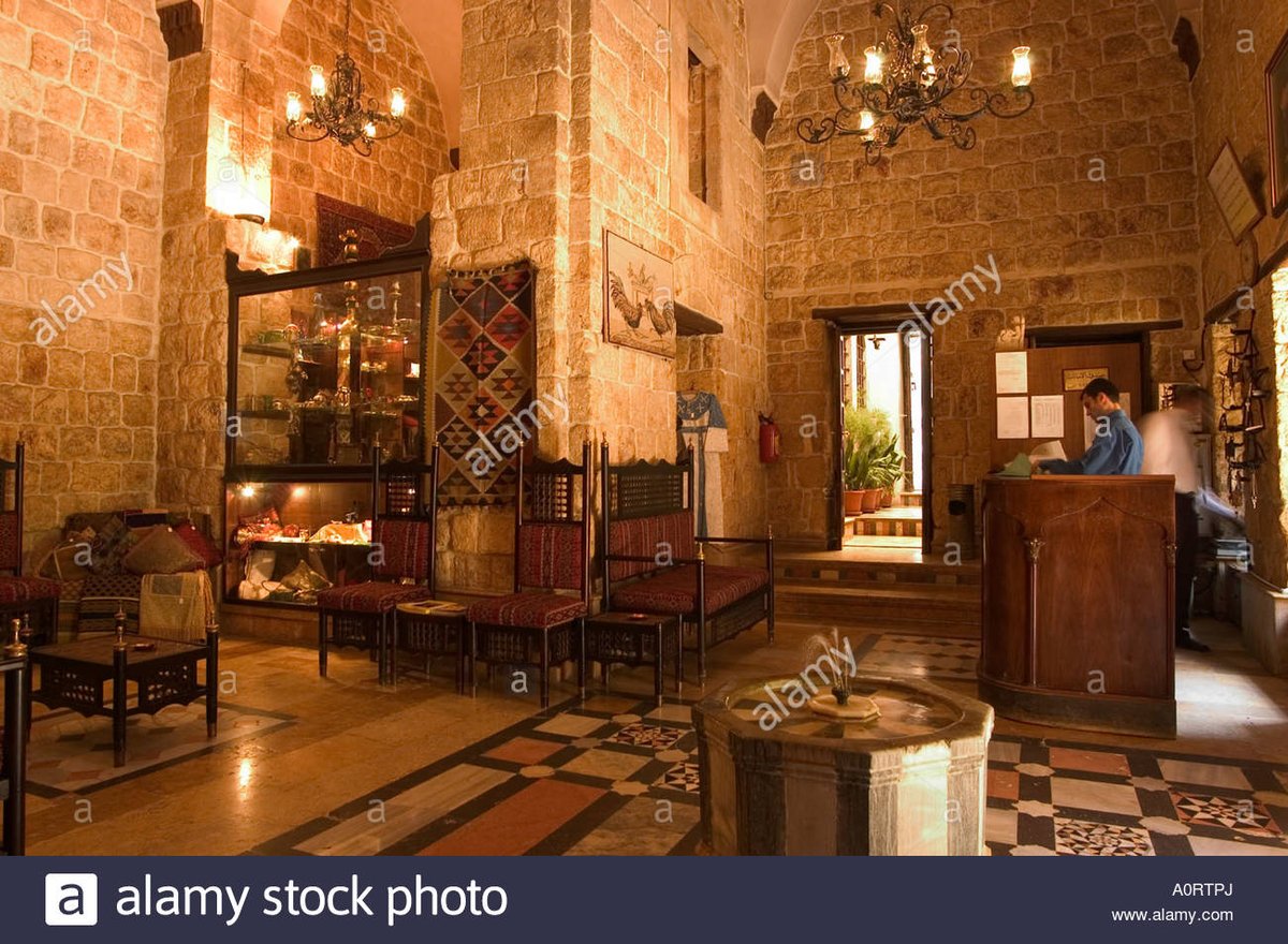 La casa en la que se encontraba esta sala de recepción es la llamada Beit al Wakil, convertida hoy en un hotel, afectado como toda la ciudad por los bombardeos de la guerra civil siria