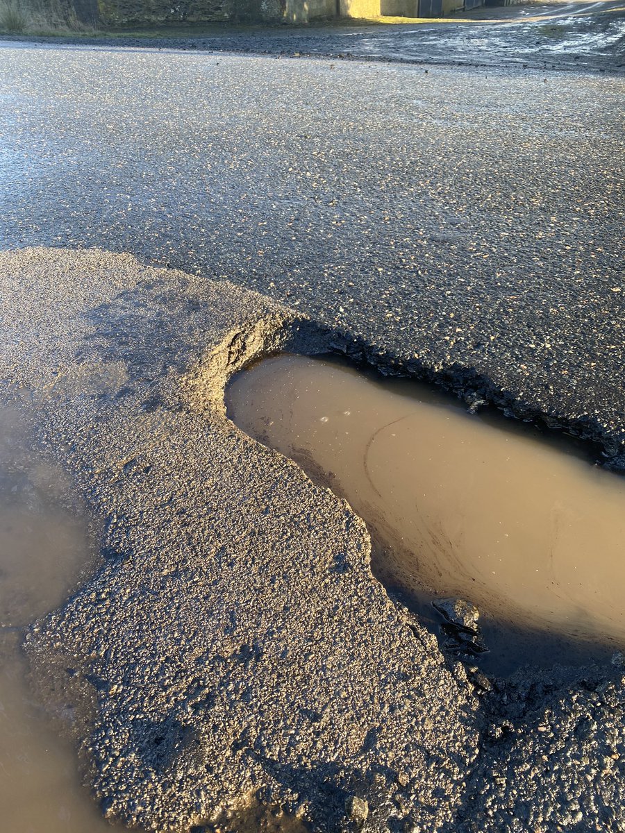 anyone know how you go about making a claim to the council for a pot hole destroying your tyres?🤨