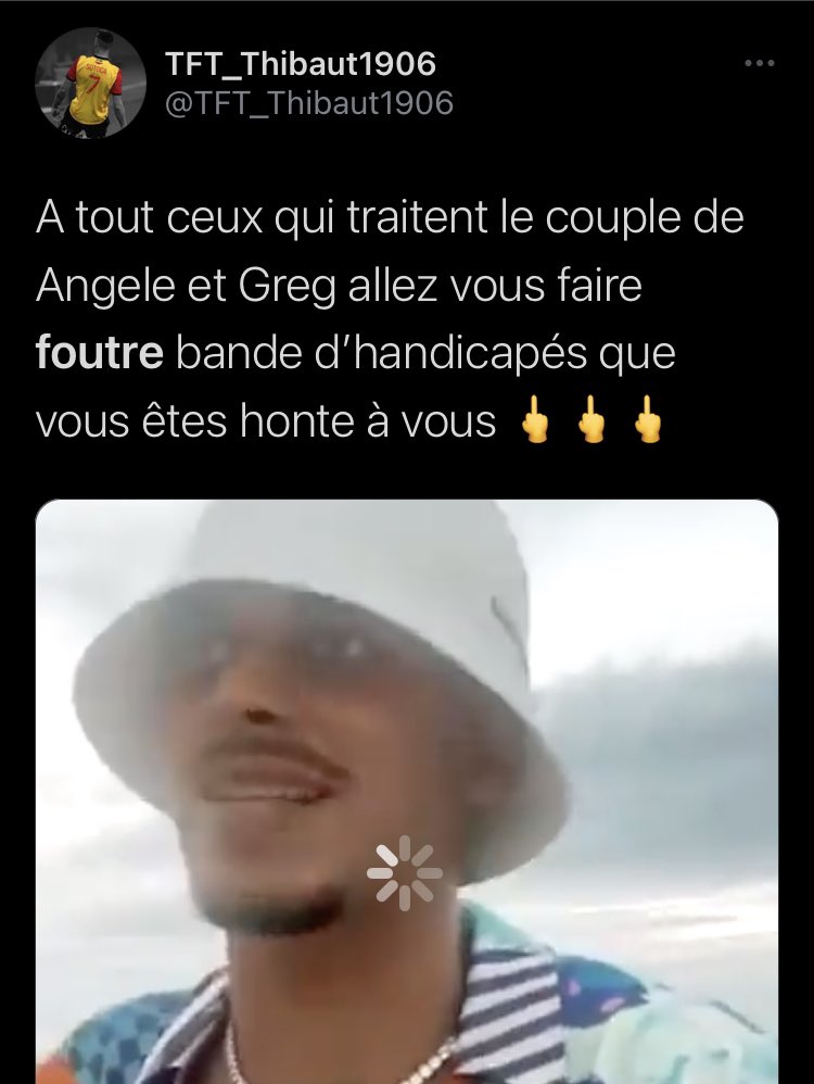 Sentiment de considération envers quelqu& #39;un, et qui porte à le traiter avec des égards particuliers ; manifestations de ces égards