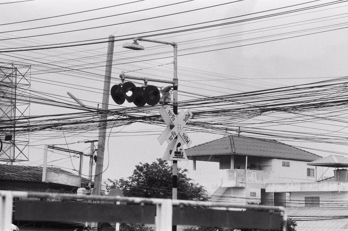 CJPJNxxx's tweet photo. 🔴 - ระวังรถไฟ
📷 : Canon FX
🎞️ : Fomapan400
📍 : Salaya Railway Station
#cjfilm https://t.co/mkrC41S8i6