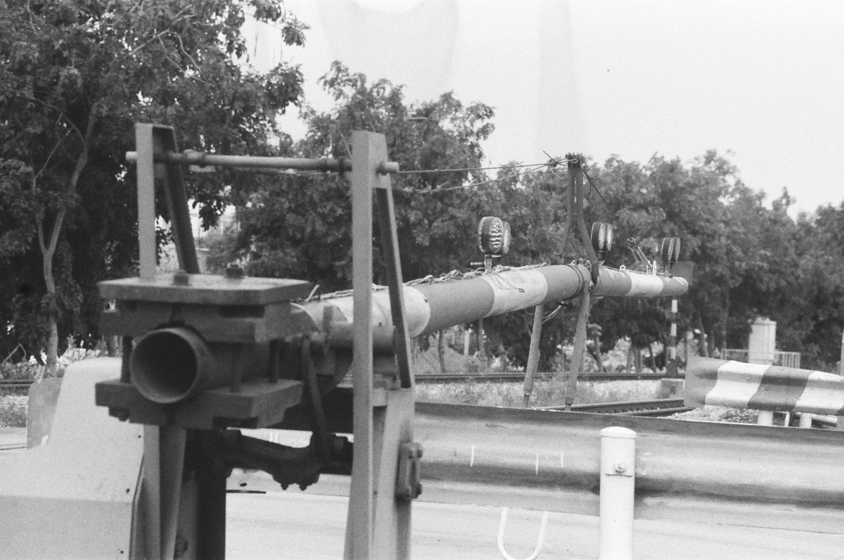 CJPJNxxx's tweet photo. 🔴 - ระวังรถไฟ
📷 : Canon FX
🎞️ : Fomapan400
📍 : Salaya Railway Station
#cjfilm https://t.co/mkrC41S8i6