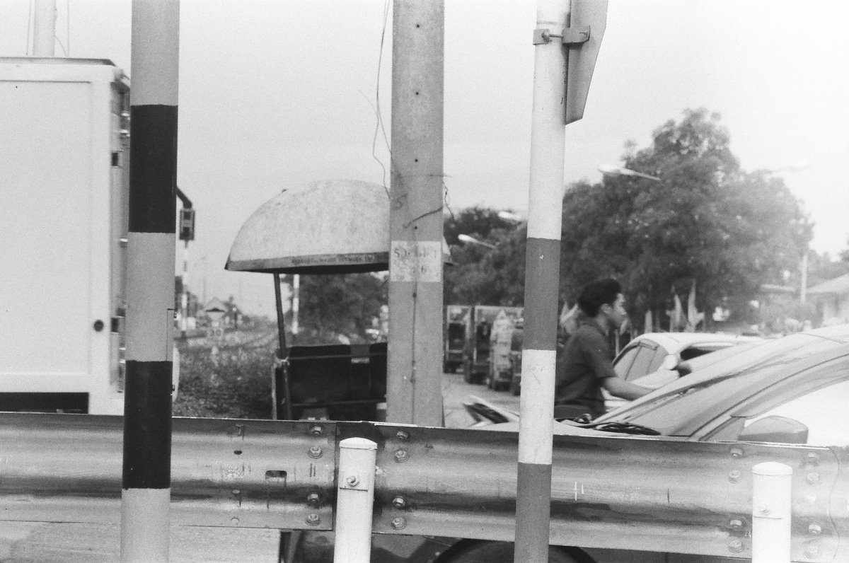 CJPJNxxx's tweet photo. 🔴 - ระวังรถไฟ
📷 : Canon FX
🎞️ : Fomapan400
📍 : Salaya Railway Station
#cjfilm https://t.co/mkrC41S8i6