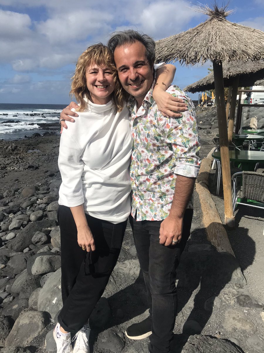 josferlo's tweet photo. Estuvimos aquí hace 4 años y hemos vuelto para sellar una amistad a prueba de bombas. Con #EmmaSuarez al fin del mundo!!
#PartnersInLove
#ElGolfo
#LanzaroteVibes
#NoQuieroVolver https://t.co/8t00WpemBA