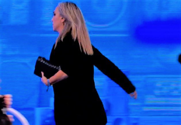 94swalls_'s tweet photo. io che scappo dalle mie responsabilità: 
#Amici20 https://t.co/Dd34vioBf6