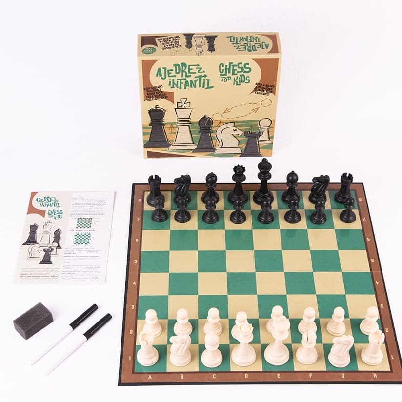 OCACHESS's tweet photo. 🖍 PINTANDO EL TABLERO, PINTANDO IDEAS.
#AJEDREZPINTABLE 
📌Podrás explicar conceptos básicos y avanzados de ajedrez.
📌Utiliza los rotuladores para  marcar casillas,rutas,piezas,jugadas 
📌Una combinación perfecta para el aprendizaje creativo del ajedrez https://t.co/GMqIg32AE3 https://t.co/fbtfiugWmh